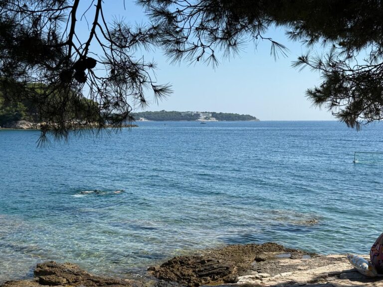 Badebucht in Pula